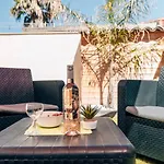 Maison Familiale Avec Piscine Privee A Pied Frais De Gestion Du Sejour 160e En Supplement A L'arrivee Family With Private Pool Within Walking Distance Management Fee 160e Payable Upon Arrival * Sainte-Maxime