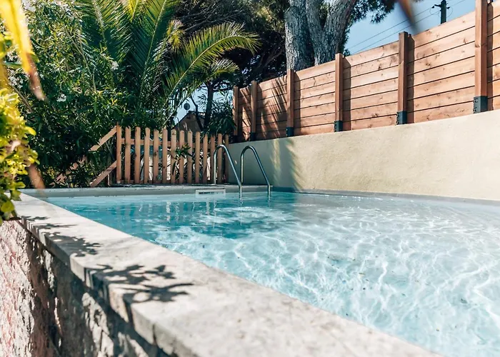 Maison Familiale Avec Piscine Privee A Pied Frais De Gestion Du Sejour 160e En Supplement A L'arrivee Family With Private Pool Within Walking Distance Management Fee 160e Payable Upon Arrival Vila Sainte-Maxime