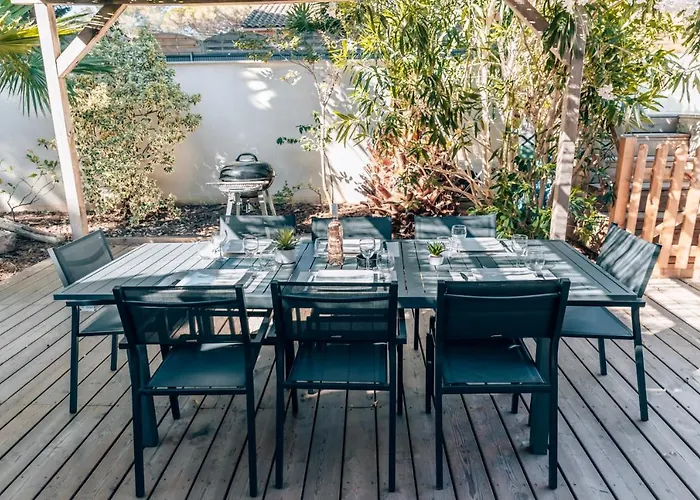 Vila Maison Familiale Avec Piscine Privee A Pied Frais De Gestion Du Sejour 160e En Supplement A L'arrivee Family With Private Pool Within Walking Distance Management Fee 160e Payable Upon Arrival Sainte-Maxime