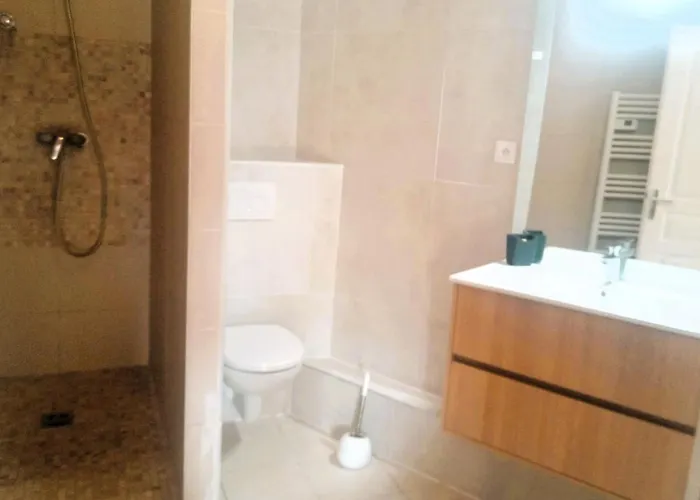 Maison Familiale Avec Piscine Privee A Pied Frais De Gestion Du Sejour 160e En Supplement A L'arrivee Family With Private Pool Within Walking Distance Management Fee 160e Payable Upon Arrival Vila *