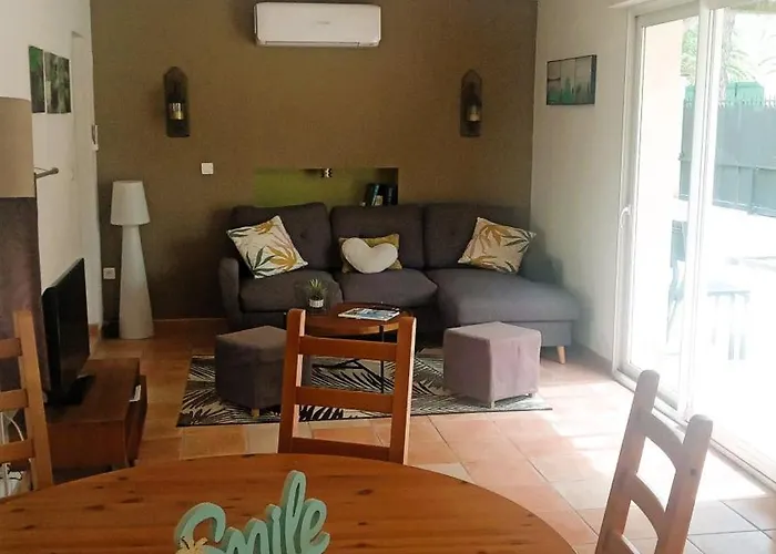 Maison Familiale Avec Piscine Privee A Pied Frais De Gestion Du Sejour 160e En Supplement A L'arrivee Family With Private Pool Within Walking Distance Management Fee 160e Payable Upon Arrival Vila Sainte-Maxime