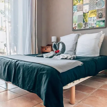 Maison Familiale Avec Piscine Privee A Pied Frais De Gestion Du Sejour 160e En Supplement A L'arrivee Family With Private Pool Within Walking Distance Management Fee 160e Payable Upon Arrival