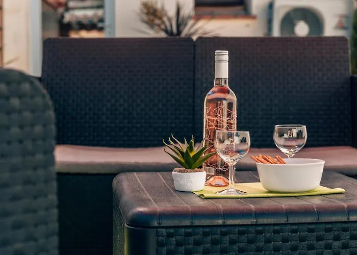 Maison Familiale Avec Piscine Privee A Pied Frais De Gestion Du Sejour 160e En Supplement A L'arrivee Family With Private Pool Within Walking Distance Management Fee 160e Payable Upon Arrival * Sainte-Maxime