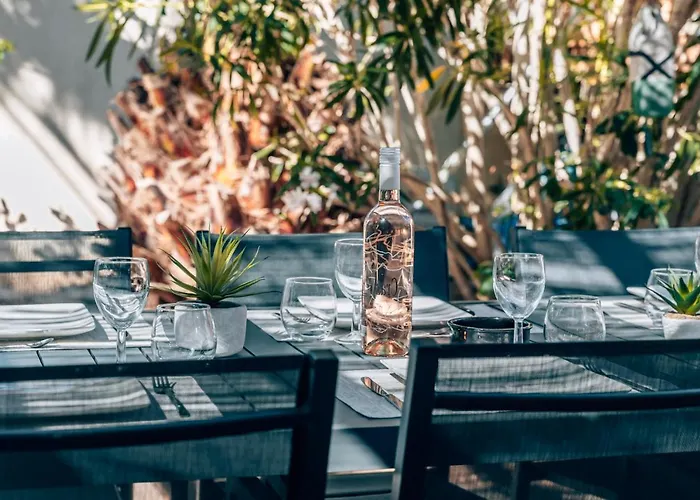 Maison Familiale Avec Piscine Privee A Pied Frais De Gestion Du Sejour 160e En Supplement A L'arrivee Family With Private Pool Within Walking Distance Management Fee 160e Payable Upon Arrival Villa