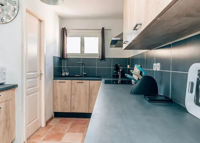 Maison Familiale Avec Piscine Privee A Pied Frais De Gestion Du Sejour 160e En Supplement A L'arrivee Family With Private Pool Within Walking Distance Management Fee 160e Payable Upon Arrival * Sainte-Maxime