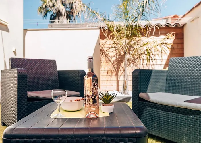 Maison Familiale Avec Piscine Privee A Pied Frais De Gestion Du Sejour 160e En Supplement A L'arrivee Family With Private Pool Within Walking Distance Management Fee 160e Payable Upon Arrival * Sainte-Maxime