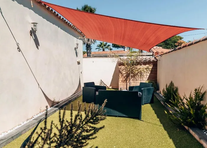 Villa Maison Familiale Avec Piscine Privee A Pied Frais De Gestion Du Sejour 160e En Supplement A L'arrivee Family With Private Pool Within Walking Distance Management Fee 160e Payable Upon Arrival *