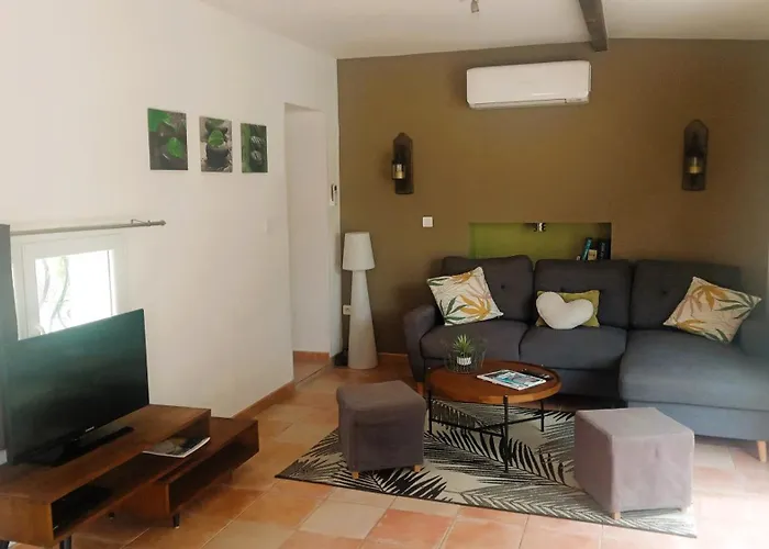 Villa Maison Familiale Avec Piscine Privee A Pied Frais De Gestion Du Sejour 160e En Supplement A L'arrivee Family With Private Pool Within Walking Distance Management Fee 160e Payable Upon Arrival *