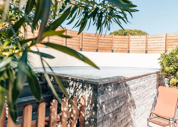 Maison Familiale Avec Piscine Privee A Pied Frais De Gestion Du Sejour 160e En Supplement A L'arrivee Family With Private Pool Within Walking Distance Management Fee 160e Payable Upon Arrival Sainte-Maxime